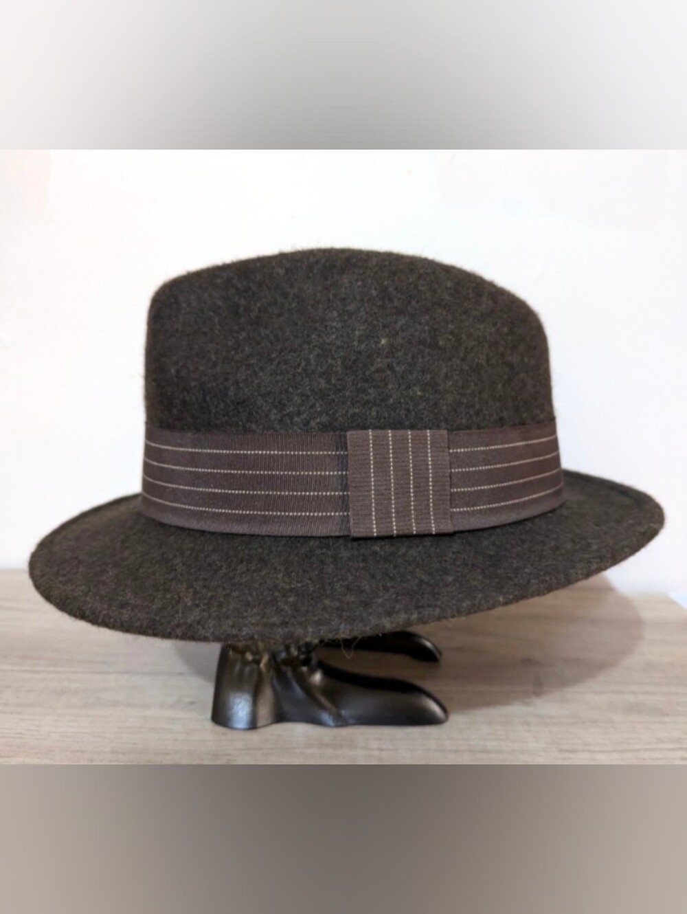 Goorin Bros Dark Brown Wool Fedora with Striped Grosgrain Trim Size Large EUC